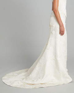 Classic Skirt with Carnation Embroidery