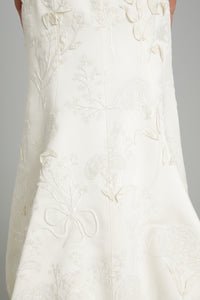 Classic Skirt with Carnation Embroidery