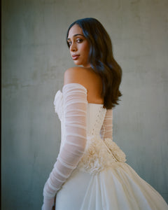 Ophelia Gloves in Off-White Silk Tulle
